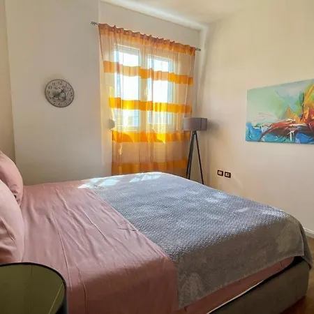 Bazaar Sun Rays Apartamento Tirana