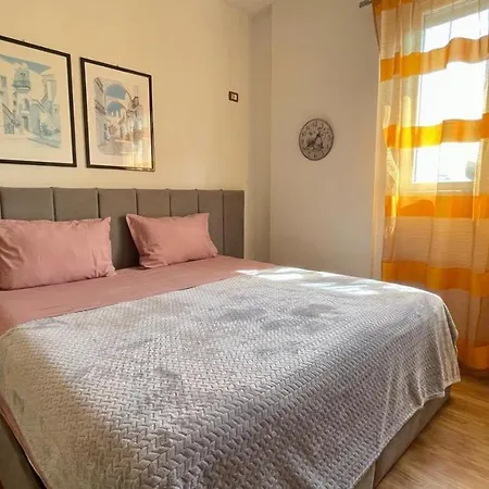 Bazaar Sun Rays Apartamento Tirana