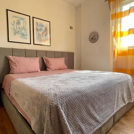 Bazaar Sun Rays * Tirana