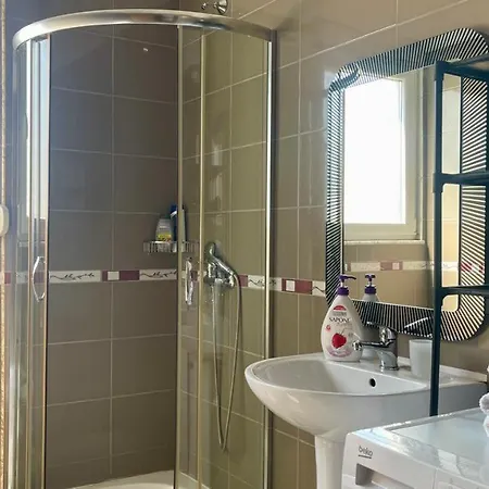 Bazaar Sun Rays * ティラナ