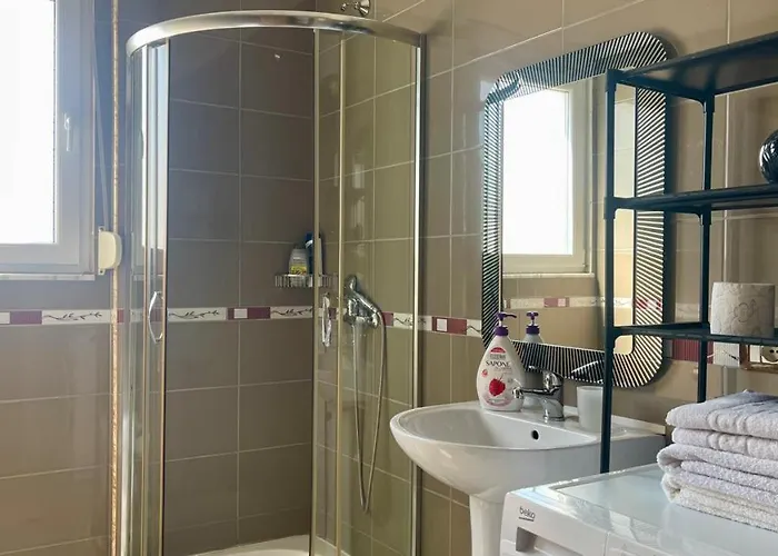 Bazaar Sun Rays * Tirana